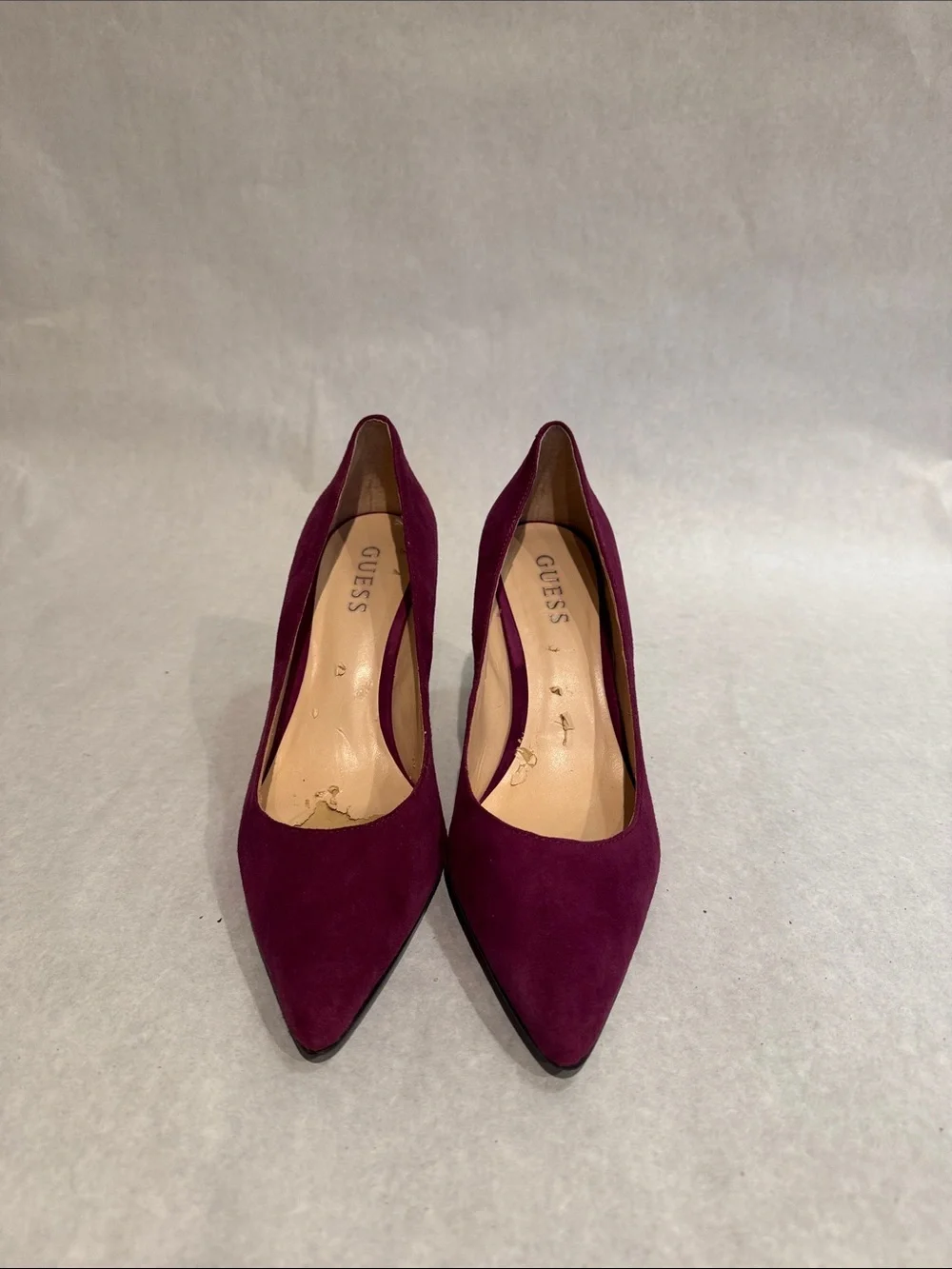 Guess suede pumps